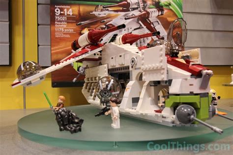 Purist customs are fine any day. LEGO Star Wars Republic Gunship 75021 Pics