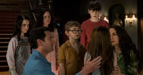 That being said, gugino delivers a performance that shocks the viewer and pulls you in. 'The Haunting Of Hill House' Costume Designer On How To ...