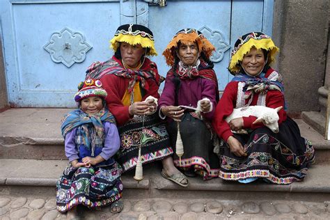 Peruvian Women From The Andes Mountains Peru Peru Peruvian People