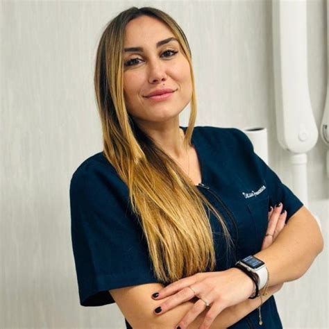 Dott Ssa Francesca Loffredo Dentista Prenota Online Miodottore It