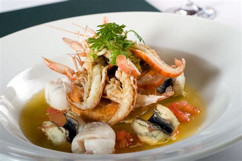 It was colonized by the portuguese, the dutch and the english because of its strategic location in southeast asia. Famous French Food That is Exquisite, Delicate, and Delicious