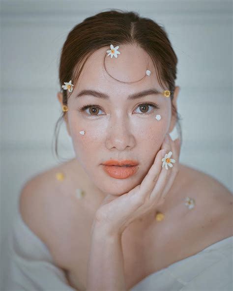 Ig จอย รินลณี ศรีเพ็ญ Flowers Blooming On The Face🌸🌼🌺💄 📸 Aumhm1 💄