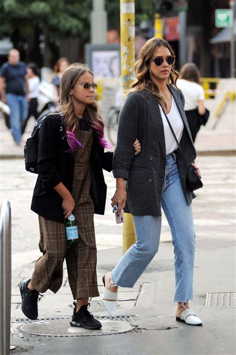 Jessica Alba Shares Rare Photo With Lookalike Daughters Honor 13 And Haven 10 Up News Info