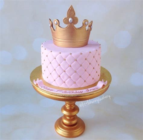 Deliciosa torta, muy liviana y de muy fácil preparación. Crown cake | Princess birthday cake, Cake, Girl cakes