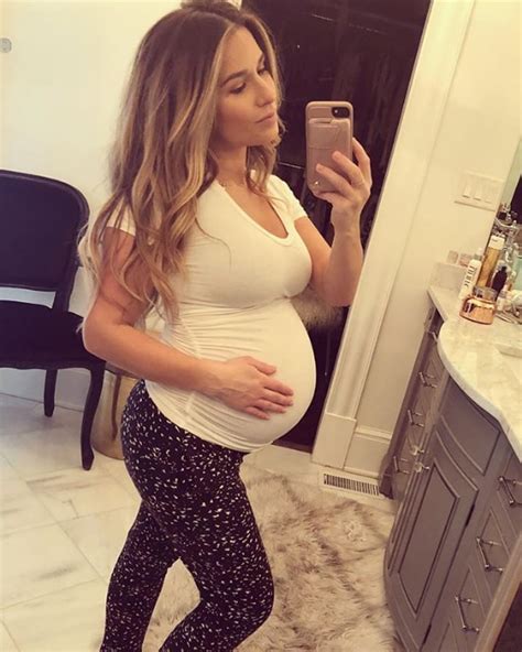 Few Weeks To Go From Jessie James Deckers Cutest Pregnancy Pics E News
