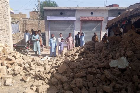 Pakistan Earthquake Kills At Least 20 The New York Times