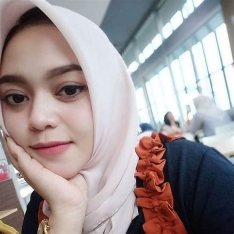 Gadis Berhijab Cantik Muda Cari Teman Curhat Hijab Smile