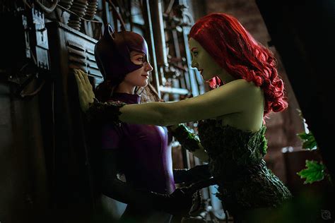 Catwoman And Poison Ivy Kiss