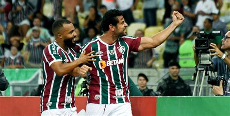 Com Gol Salvador Atacante Fred Supera ídolo Do Futebol Brasileiro E Vira O Maior Artilheiro De