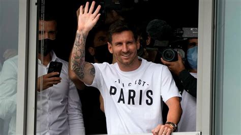 Lionel Messi Signs 2 Year Psg Contract After Leaving Barcelona