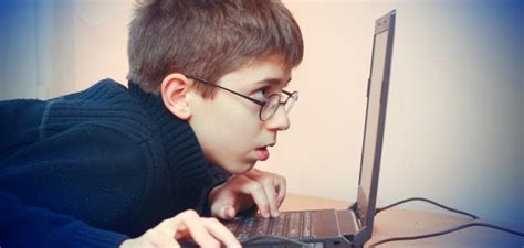 علاج إدمان الإنترنت لدى المراهقين سطور