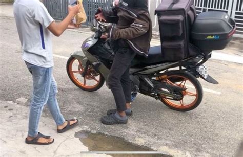 Maybe you would like to learn more about one of these? Calon SPM dedah siapa dirinya selepas sanggup hulur RM500 ...