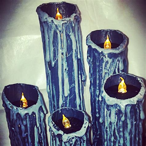 It's a quick and easy colorful craft that can be displayed anywhere for a splash of color. Amber Dawn of the Dead: Toilet Paper Roll Candles