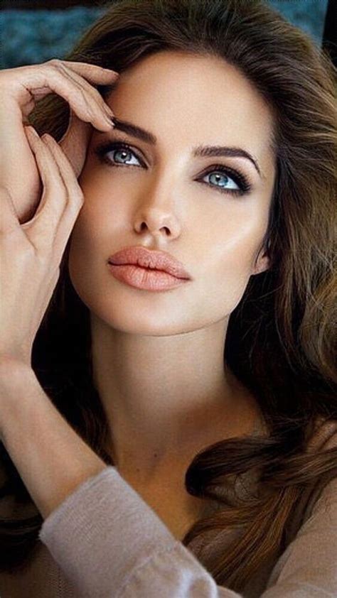 Pin By Amela Poly On Model Face Angelina Jolie Angelina Jolie Photos Angelina Jolie Pictures