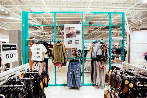 Ardene Launches Large Format Retail Concept Photos