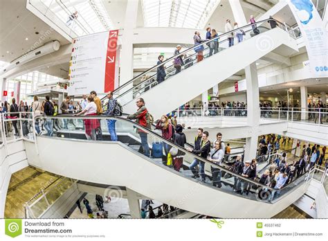 Besucher An Der Frankfurt-Buch-Messe 2014 Redaktionelles ...