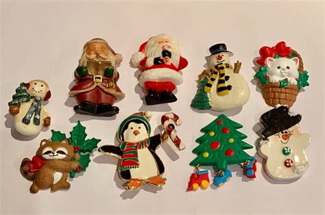 Christmas retro pins,vintage pins, holiday pins,brooches by