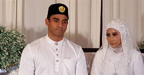 Penyanyi terkenal ditangkap polisi karena mabuk dan berkelahi, pria bernama aliff aziz itu ternyata pernah dicap sebagai artis tukang selingkuh. #Showbiz: TV producer A. Aida weds young actor Ariff Aziz ...