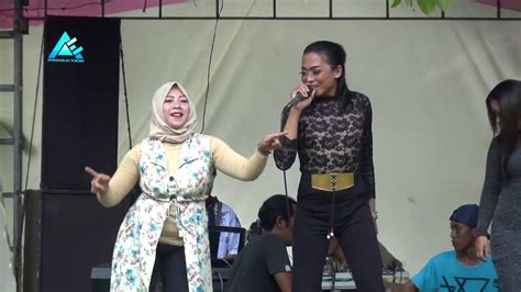 Tante Berjilbab Goyang Bareng Metong Similikiti Youtube