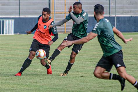 We did not find results for: Bonamigo observa elenco em treino tático no Baenão | Remo 100%