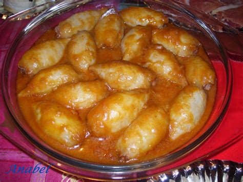 Limpiamos muy bien el calamar sin romperlo, quitamos las telillas, las patas y las. UN POCO DE TODO: CALAMARES RELLENOS EN SALSA