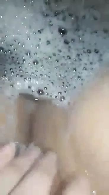 Teenie Mädchen Masturbiert In Der Badewanne Xhamster