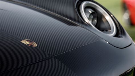 Californian Firm Offers Carbon Fiber Porsche 911 Bodies