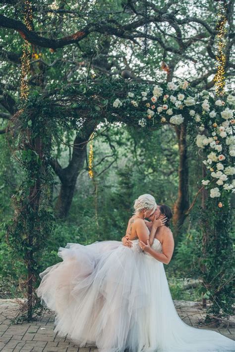 37 Romantic Wedding Kisses That Will Make Your Heart Skip A Beat Huffpost