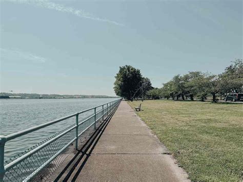 Hains Point Loop Trail In East Potomac Park