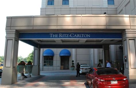 Outside Entrance Picture Of The Ritz Carlton Pentagon City