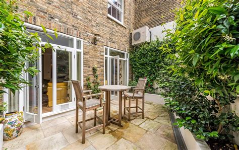 Property Of The Month A Fabulous Mews House In Kensington London Perfect