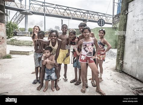 La Gente En Las Favelas De R O De Janeiro Fotograf A De Stock Alamy