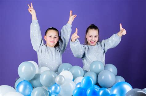 Balloon Theme Party Girls Best Friends Near Air Balloons Birthday Party Happiness And