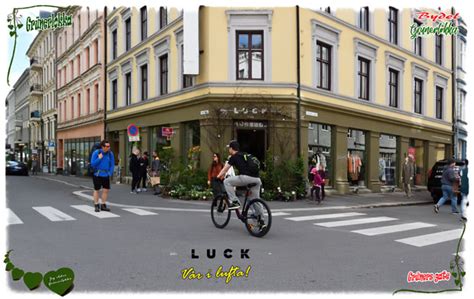 It is more or less quadratic in shape.historythe area belonged to aker municipality until 1858, when it was incorporated into christiania (oslo). Kurt Evert Stenbakks hjemmeside - Olaf Ryes plass