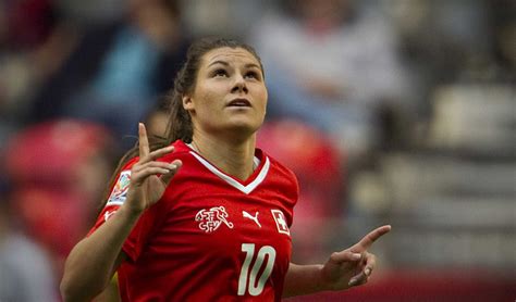 Le «credit suisse player of the year 2015» féminin s'appelle ramona bachmann. Ramona Bachmann | Kontakt