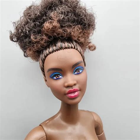 NUDE AA BARBIE Signature Looks 14 Elle Made To Move Brunette Curly