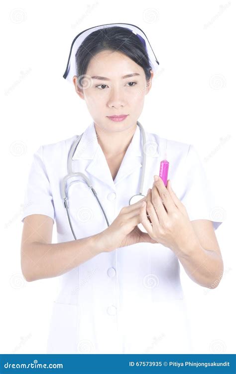 Enfermera Hermosa Con Una Jeringuilla En El Fondo Blanco Imagen De