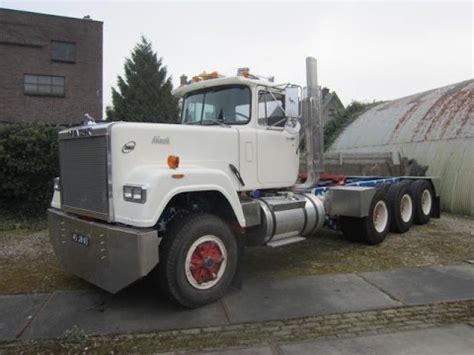Mack DM 685 Oldtimer te koop bij van Burik bedrijfswagens - YouTube