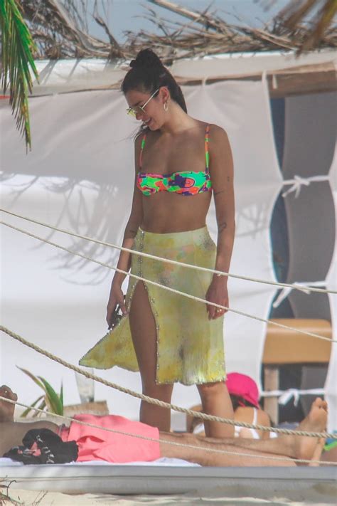 Celebrity Life News Photos Dua Lipa E Il Primo Bikini Dell Anno