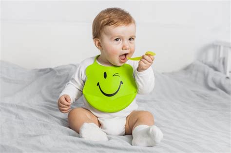 Cara Mudah Mengajari Bayi Makan Sendiri Nakita