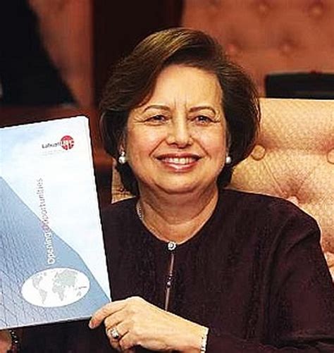 Ungku abdul aziz dilantik sebagai gabenor bank negara malaysia ketujuh selama 16 tahun dan beliau merupakan wanita pertama dilantik dalam jawatan tersebut. IdrisTalu: Zeti dipilih antara ketua bank pusat terbaik dunia