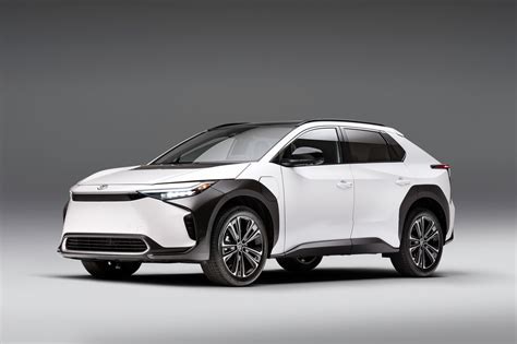 Toyota bZ4X 2023 - Foto ufficiali - 26/40