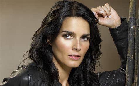 1920x1200 Resolution Angie Harmon Close Up Wallpapers 1200p Wallpaper