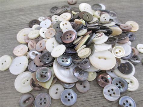 Mix Antique Pearl Buttons 200 Vintage Mother Of Pearl Shell Button Lot