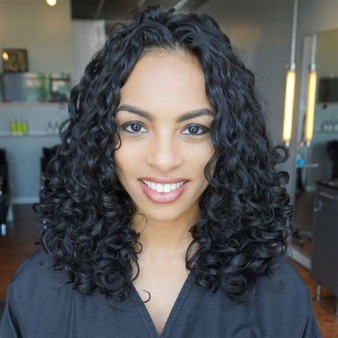 In fact, wavy and curly hair can be downright sexy and cool when cut and styled properly. 7 Styling Tricks to Stop Pyramid Head | NaturallyCurly.com