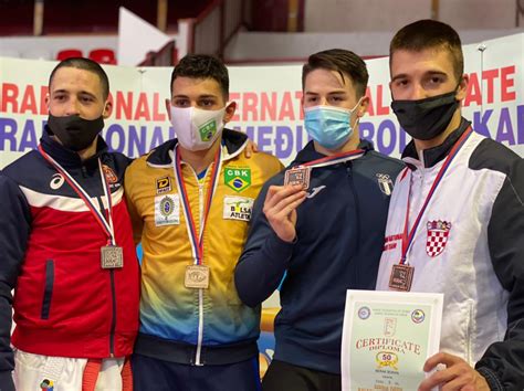 londrinense fatura medalha de ouro em etapa internacional de karatê cbn londrina a radio que