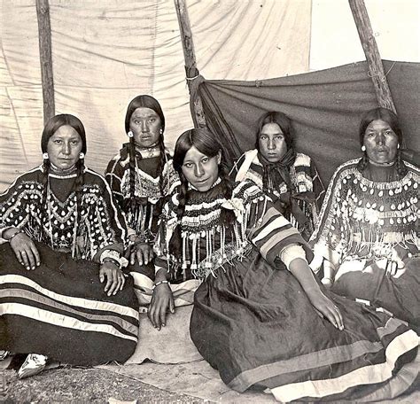 Blackfeet Women Montana 1900 Beautiful Native American Peoples Native North Americans