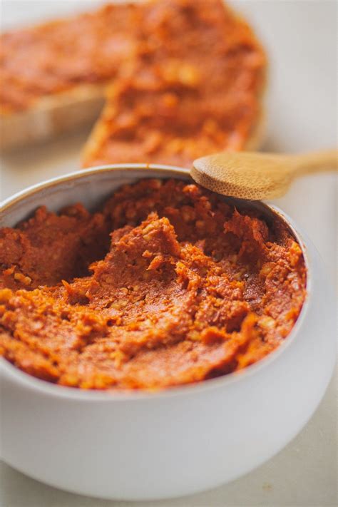 Sobrassada is a raw, cured sausage from the balearic islands made with ground pork, paprika and salt and other spices. Sobrasada Vegana | Receta | Sobrasada vegana, Comida ...