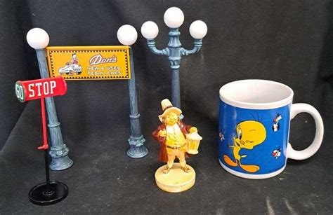Looney Tunes Tweety Bird Mug Sebastian Miniatures Colonial Watchman