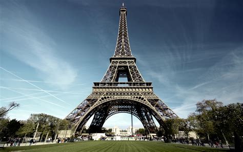 برج ايفل قبلة السياحة في باريس مجلة الرجل